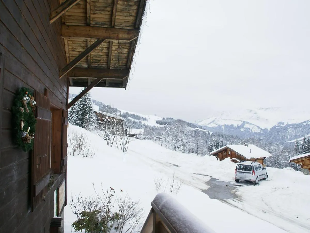 Cosy Chalet With Garden Notre-Dame-de-Bellecombe