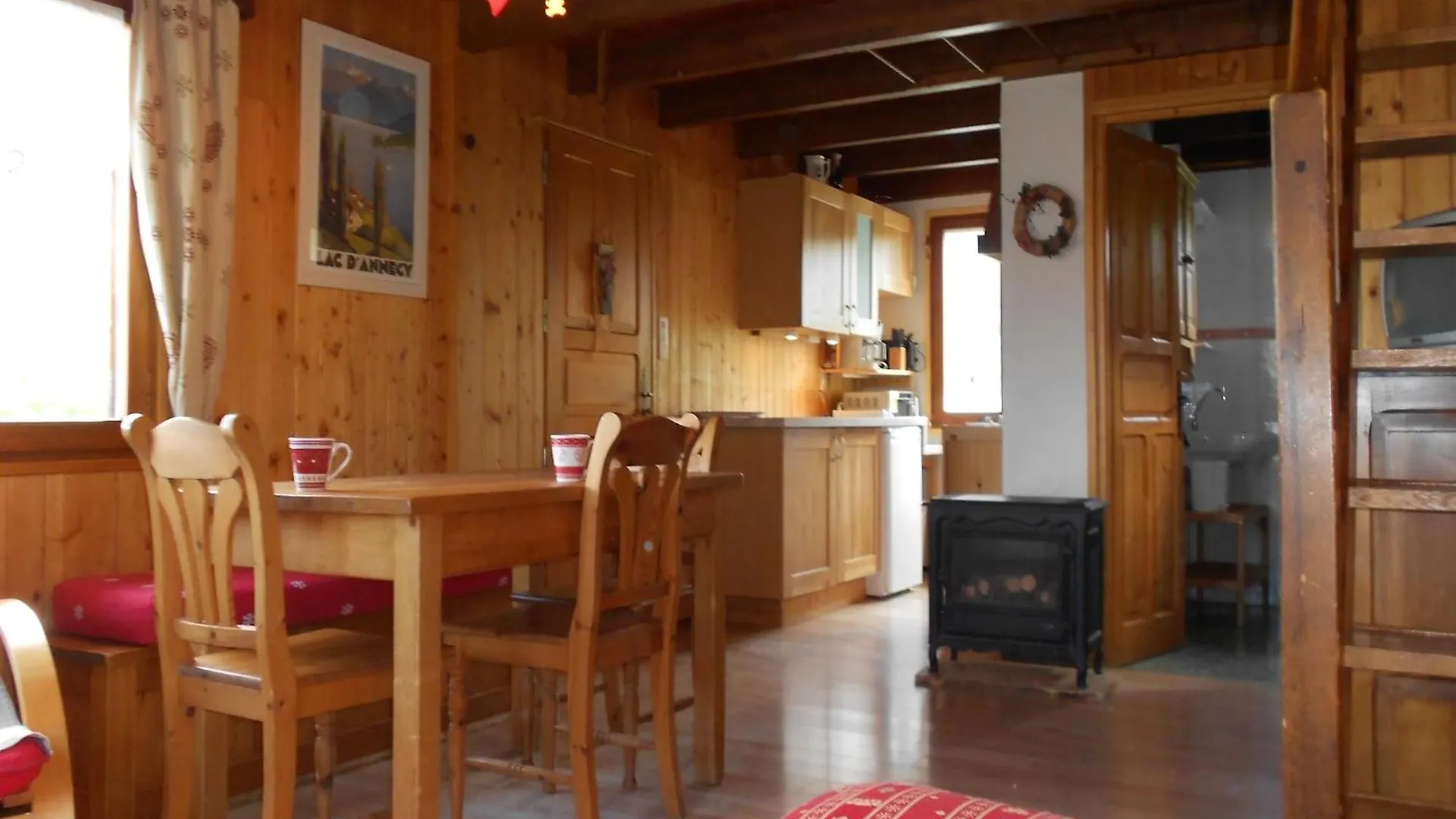 Cosy Chalet With Garden Notre-Dame-de-Bellecombe